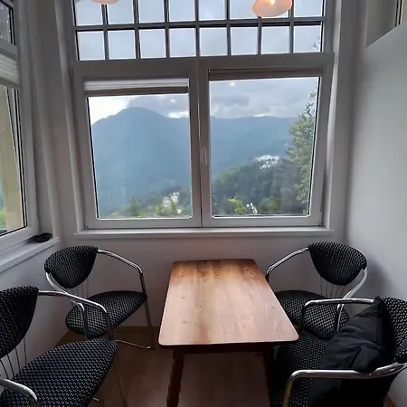 Alexandercharmante Mit Bergblick, Alexander