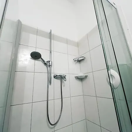 Alexandercharmante Mit Bergblick, Alexander *