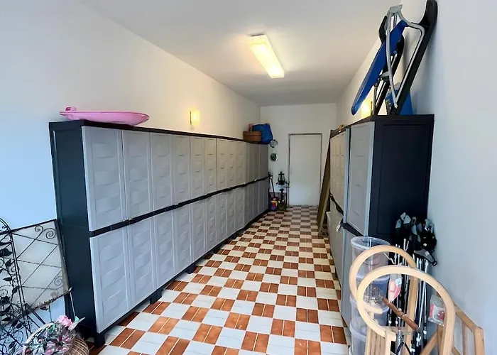 Alexandercharmante Mit Bergblick, Alexander *