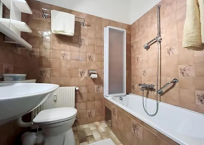 Alexandercharmante Mit Bergblick, Alexander *